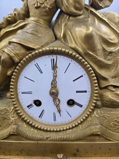 Pendule ou horloge romantique en bronze doré...