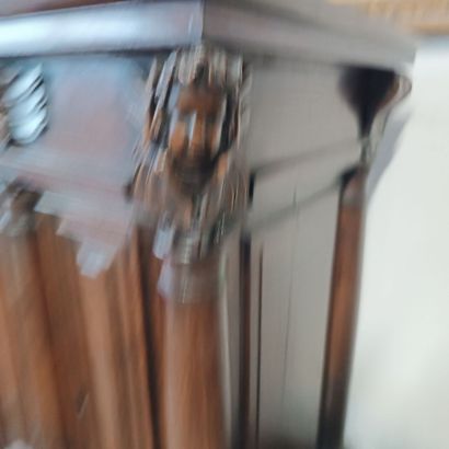 Joli meuble en cabinet à retrait en noyer...