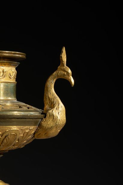 Paire de cassolettes formant brûle-parfum...