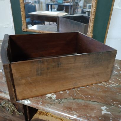 Commode en bois de placage et amourette ouvrant...