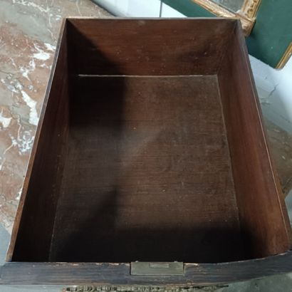 Commode en bois de placage et amourette ouvrant...