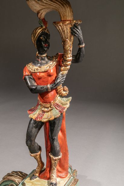 Gaine en bois sculpté et polychromé.
Le fût...
