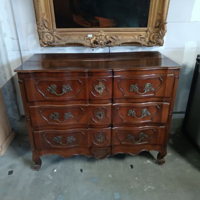 Commode à façade galbée en 