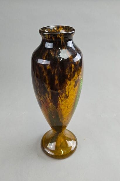 DAUM FRANCE
Important vase sur piédouche...
