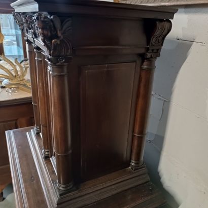 Joli meuble en cabinet à retrait en noyer...