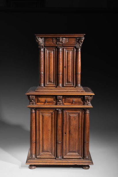 Joli meuble en cabinet à retrait en noyer...