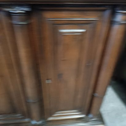 Joli meuble en cabinet à retrait en noyer...