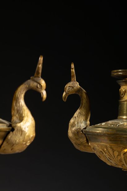 Paire de cassolettes formant brûle-parfum...
