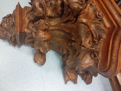 Importante console d'applique en bois naturel...