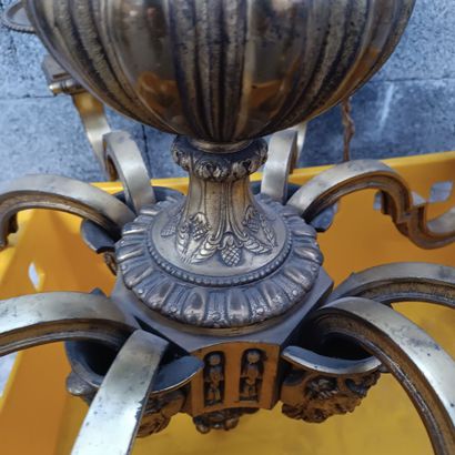 Lustre dit Mazarin en bronze doré et ciselé...