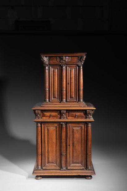 Joli meuble en cabinet à retrait en noyer...