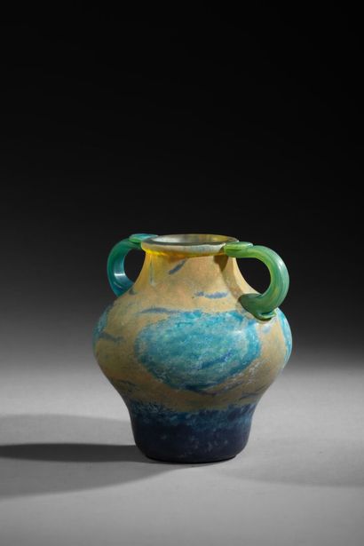DAUM NANCY
Vase en verre marmoréen bleu vert...