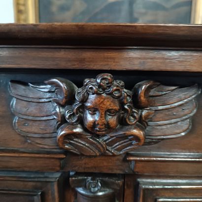 Joli meuble en cabinet à retrait en noyer...
