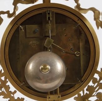 Importante pendule ou horloge cage en bronze...
