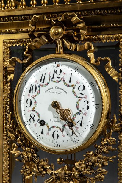 Importante pendule ou horloge cage en bronze...