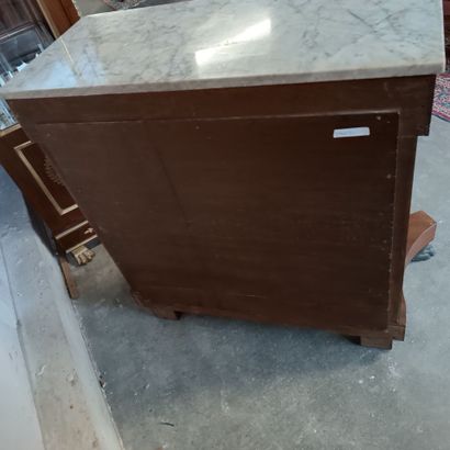 Console d'entre-deux en acajou et placage...
