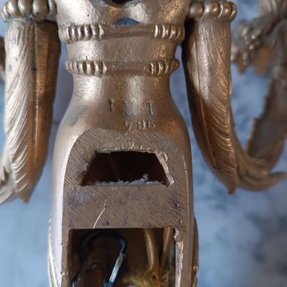 Paire d'appliques en bronze doré et ciselé...