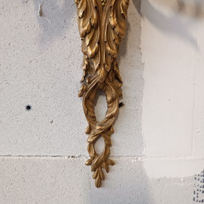 Paire d'appliques en bronze doré et ciselé...