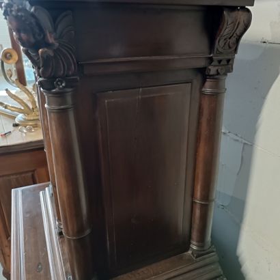 Joli meuble en cabinet à retrait en noyer...