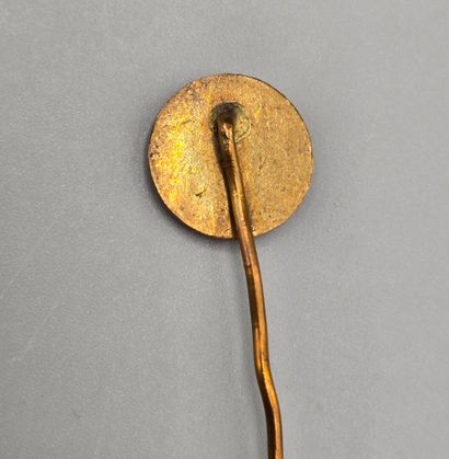 Set of three tie pins: 
- gilt metal tie...