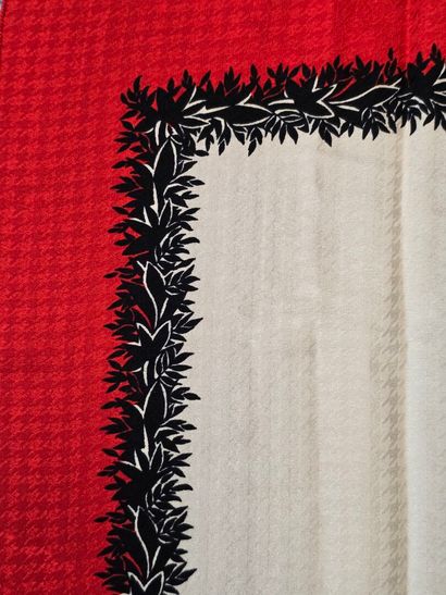 Christian DIOR
Silk square, houndstooth print...