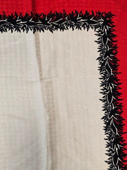 Christian DIOR
Silk square, houndstooth print...