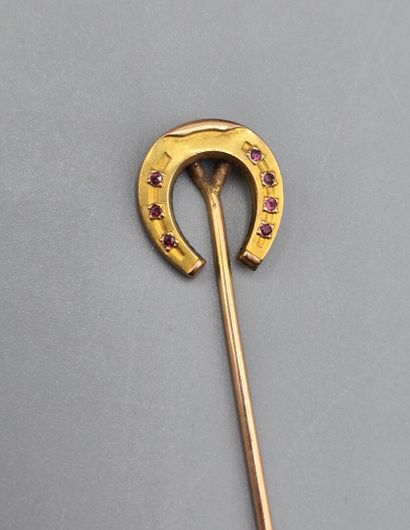 Set of three tie pins: 
- gilt metal tie...