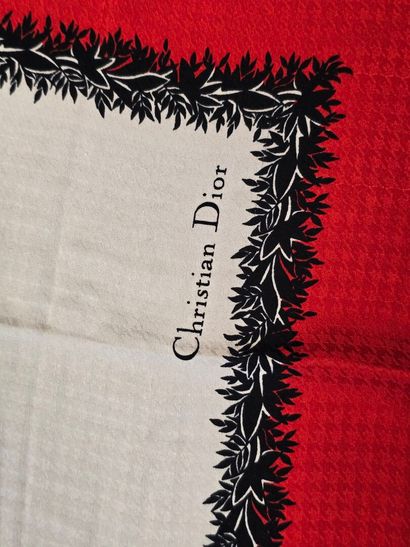 Christian DIOR
Silk square, houndstooth print...