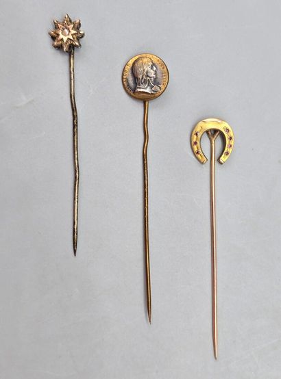 Set of three tie pins: 
- gilt metal tie...