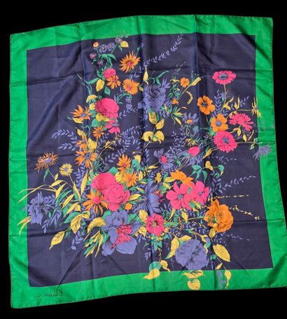 Reunion of 5 scarves:
-Karl LAGARFELD, silk...