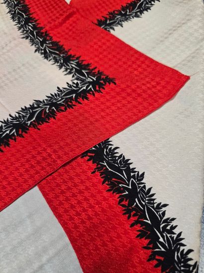 Christian DIOR
Silk square, houndstooth print...
