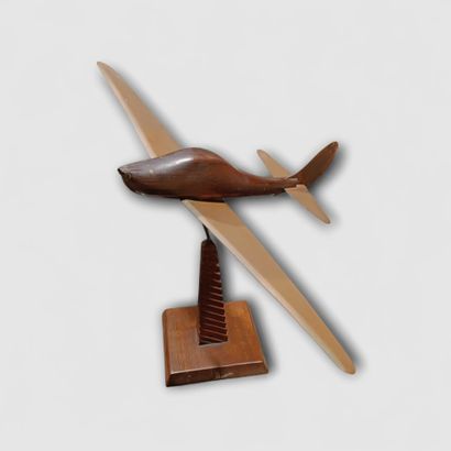 Avion miniature ou maquette d'avion.
Corps...