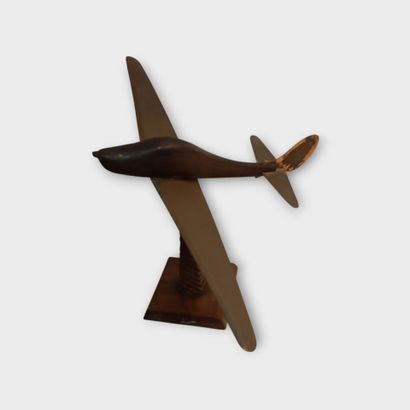Avion miniature ou maquette d'avion.
Corps...