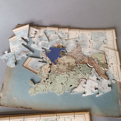 Lot de puzzles formant planisphère par P...
