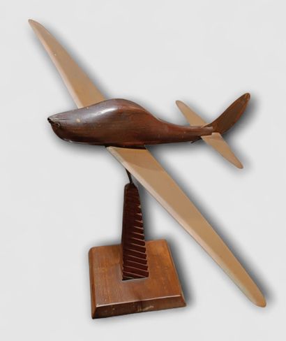 Avion miniature ou maquette d'avion.
Corps...