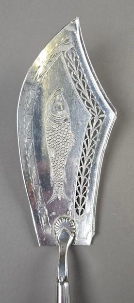 Pelle à poisson en argent.
Décor gravé d'un...
