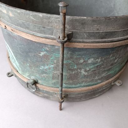 Ancien tambour/percussion en cuivre et laiton.
Vendu...