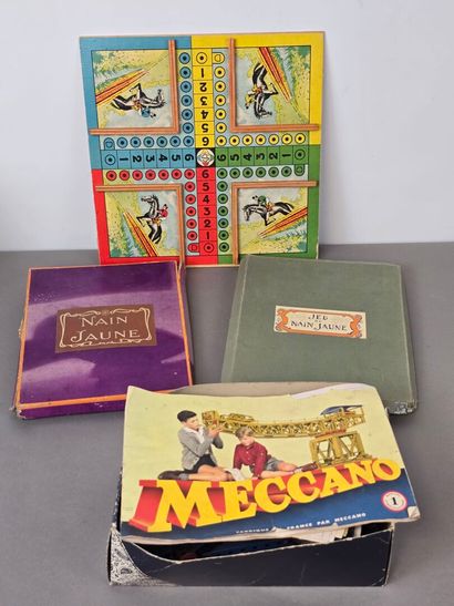 Réunion de trois boites de jeux :
- MECANO,...