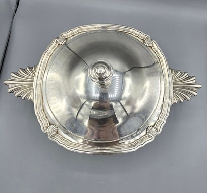 Important légumier couvert en métal argenté.
Fretel...
