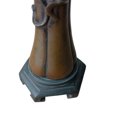 CHINE
Vase en bronze patiné de forme évasée...
