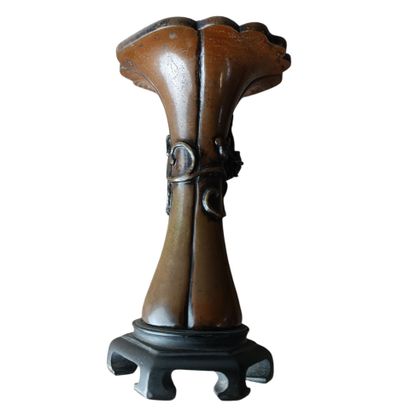 CHINE
Vase en bronze patiné de forme évasée...