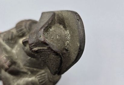Sujet en métal patiné figurant Napoléon les...