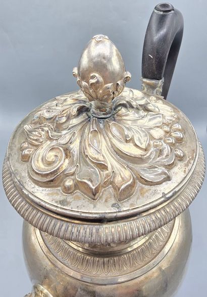 BELGIQUE, XIXème siècle.
Importante cafetière...