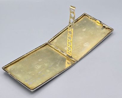 CARTIER, Paris. 
Étui à cigarette en argent...