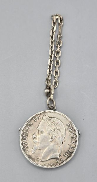 Lot de 4 éléments en argent et métal:
- un...