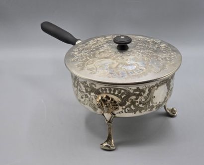 VIENNE, 1840
Réchaud couvert en argent au...