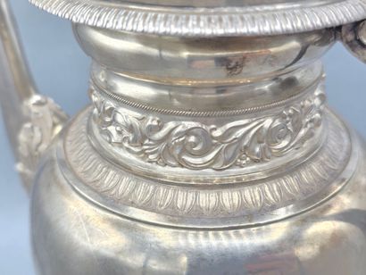 BELGIQUE, XIXème siècle.
Importante cafetière...