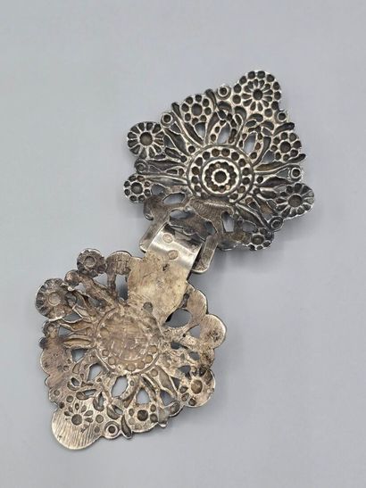 Boucle de ceinture en argent ornée de fleurs...