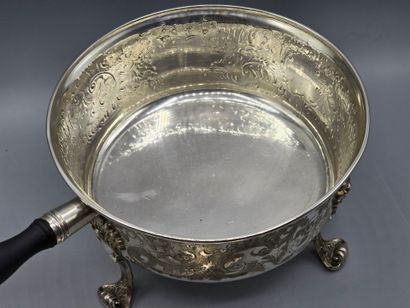 VIENNE, 1840
Réchaud couvert en argent au...