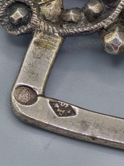 Boucle de ceinture en argent ornée de fleurs...